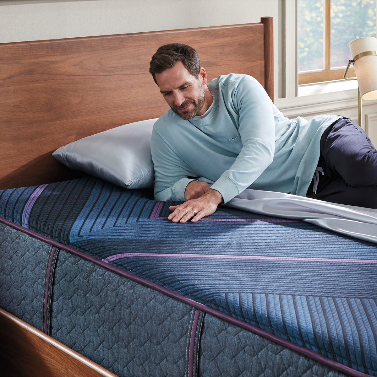 Beautyrest World Class Hybrid Level Three Firm 13" Mattress