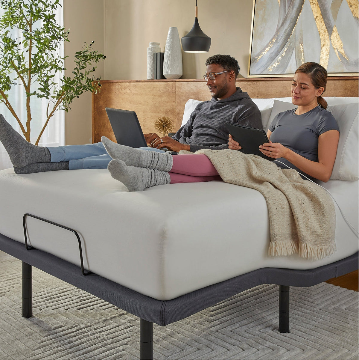 Serta baselogic™ Gold Head and Foot Adjustable Base with Massage & USB