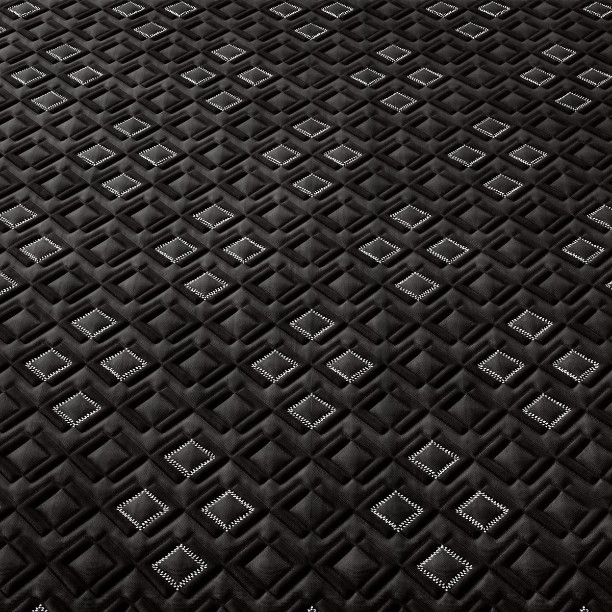 Beautyrest Black XCS Series Three Medium Hybrid Mattress