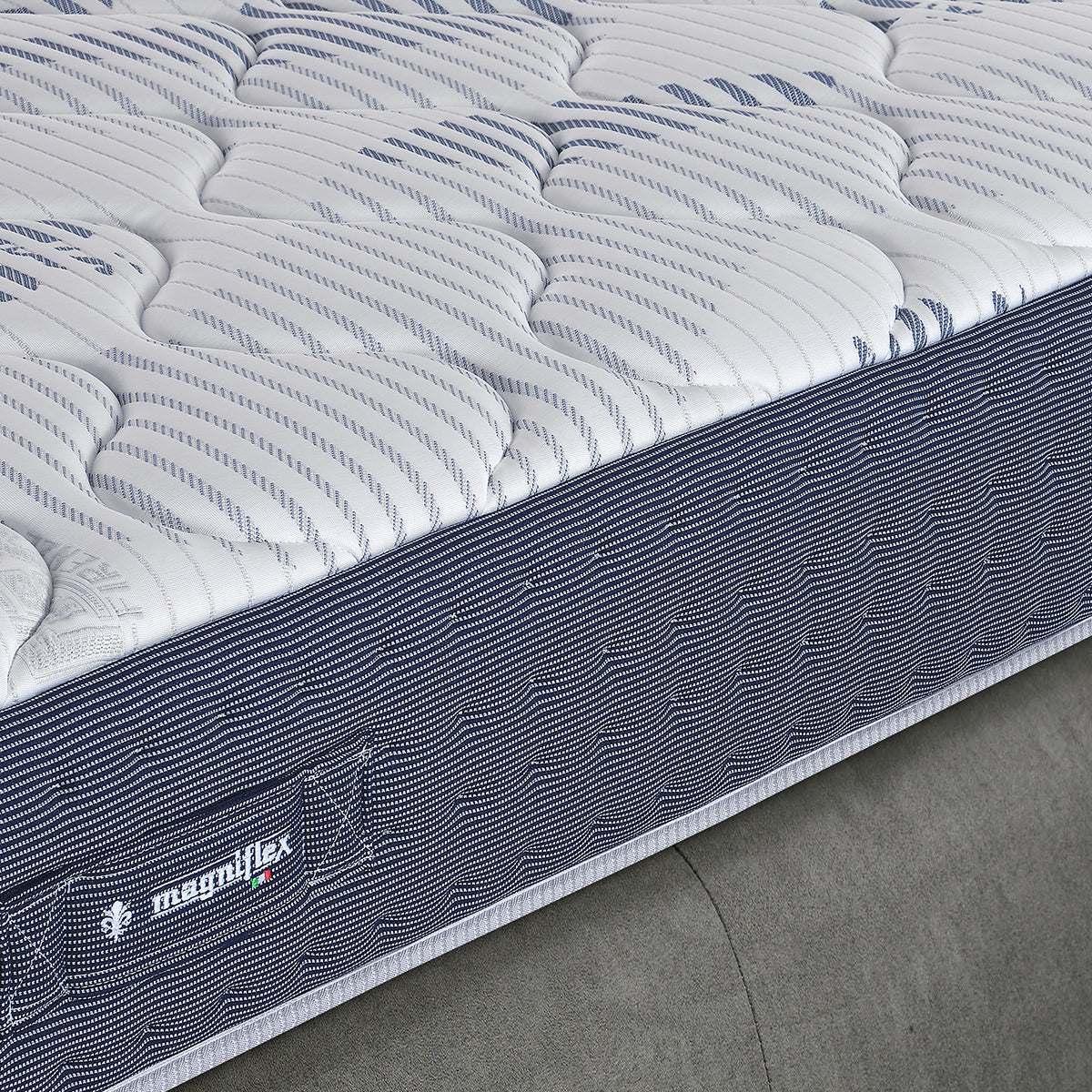 Magniflex Magnicool 10 Firm Luxury Italian Mattress with Temperature-Regulating Fabric