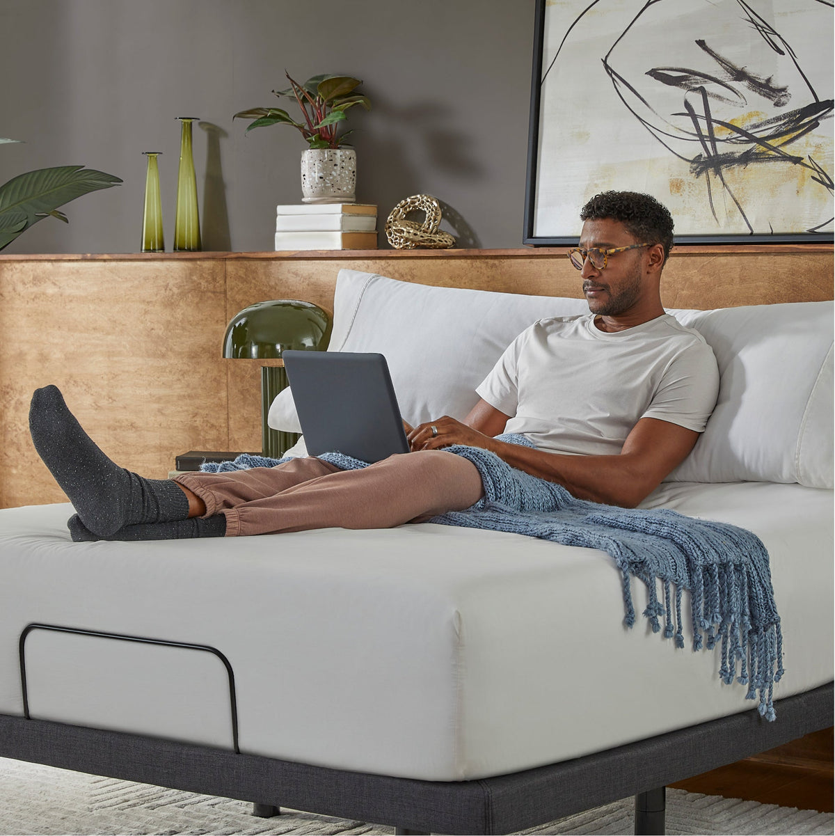 Serta baselogic™ Platinum Head and Foot Adjustable Base with Massage & Sound Therapy