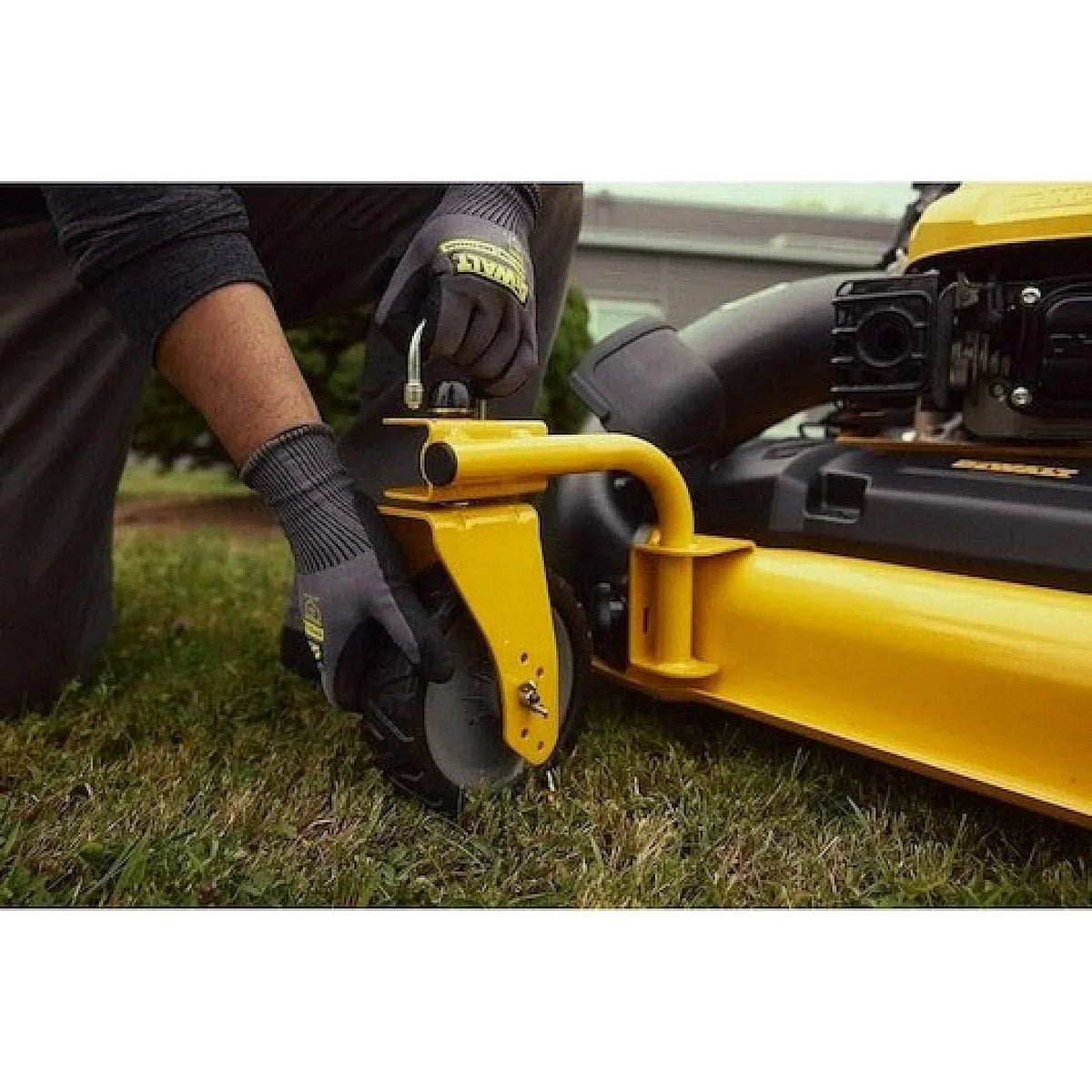 DEWALT 28 in. 224cc 3-in-1 Self-Propelled Gas Push Lawn Mower