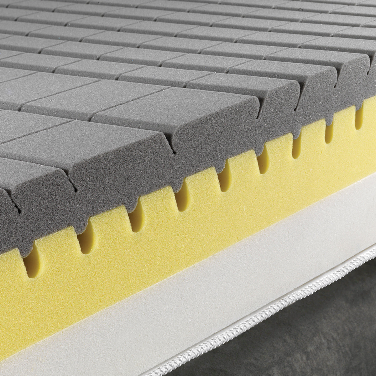 Magniflex MagniStretch Plus 13-Inch Luxury Mattress – Revolutionary Spinal Decompression Technology with Breathable Temperature-Regulating Cover and Medium-Support Italian Memory Foam - Floor Model
