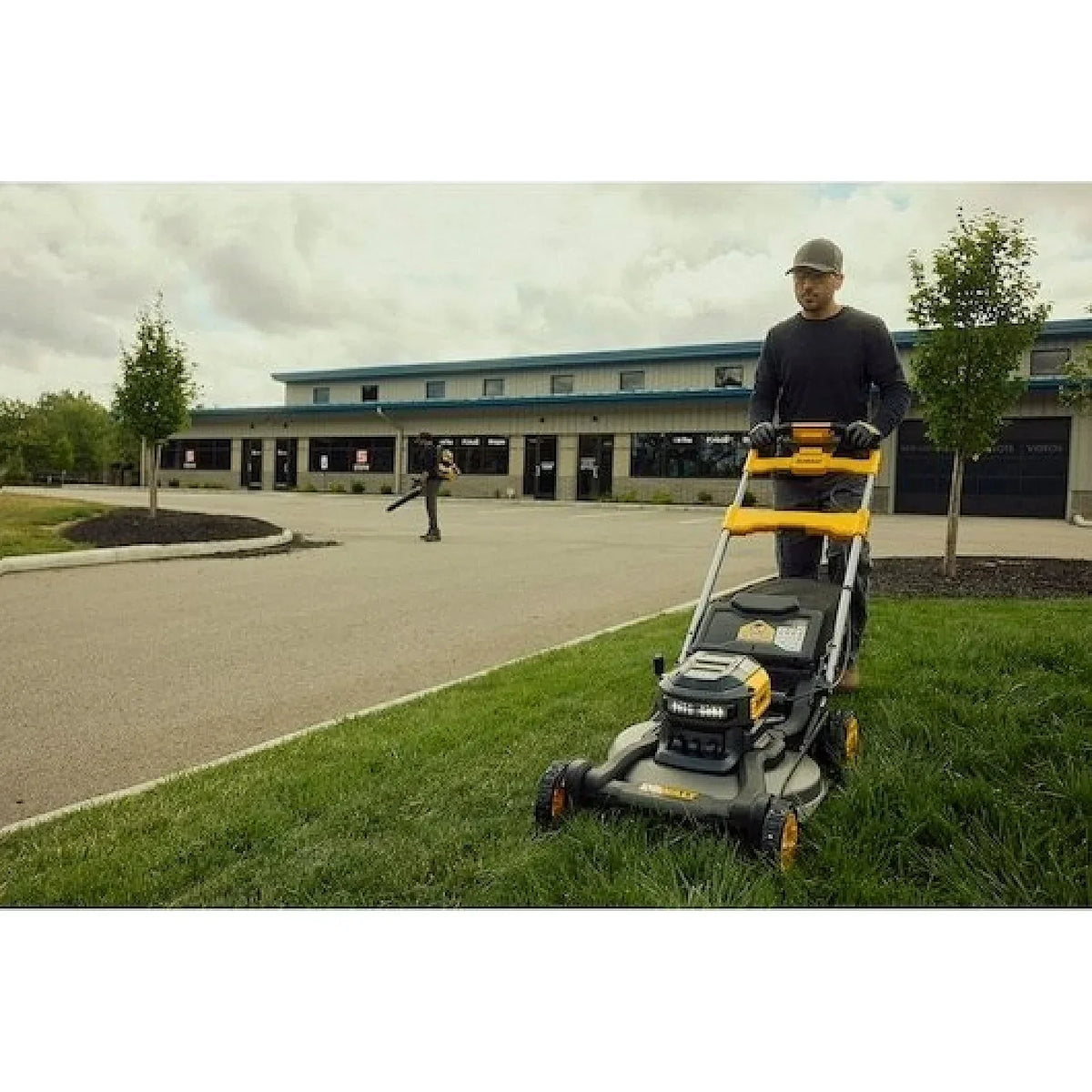 DeWalt 60V MAX 21″ Brushless RWD Self-Propelled Mower Kit DCMWSP700Y2